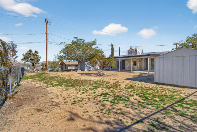 7504 Balsa Avenue, Yucca Valley CA: https://media.crmls.org/mediaz/fe300aca-4ae1-4bc5-a0c0-868407bfda61.jpg