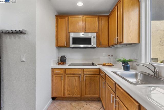 357 Melven Ct, San Leandro CA: https://media.crmls.org/mediaz/fe3022b8-1e6e-4c6b-b5ae-b2a3c6973f7b.jpg