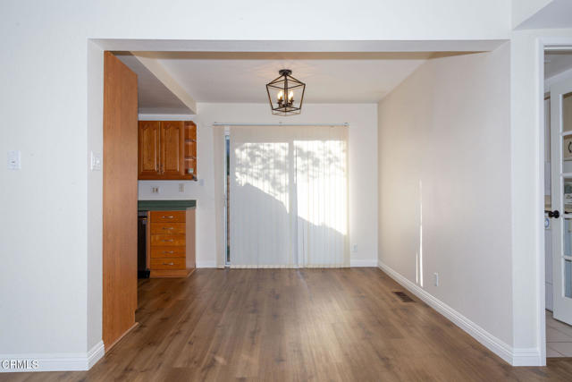 Detail Gallery Image 10 of 43 For 741 Warwick Ave, Thousand Oaks,  CA 91360 - 2 Beds | 1/1 Baths