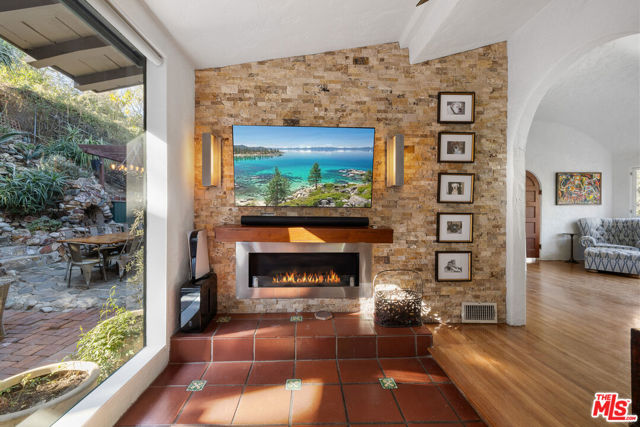 400 W Avenue 42 Avenue, Los Angeles CA: https://media.crmls.org/mediaz/fe3055bf-7393-4868-b3de-198ad541b0b1.jpg