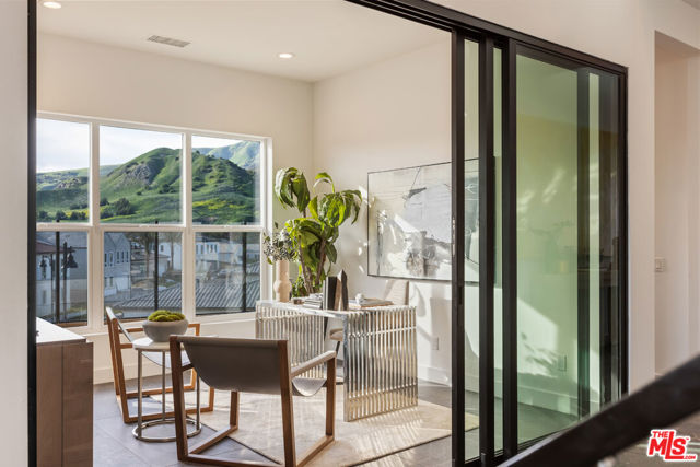 20668 W Hummingbird Court, Porter Ranch CA: https://media.crmls.org/mediaz/fe30db45-42f6-4ad9-9f37-21e2b60d20ca.jpg