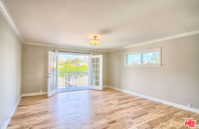 2438 5th Street, Santa Monica CA: https://media.crmls.org/mediaz/fe30dcb6-006f-40bd-ac1d-d1e20172df3d.jpg