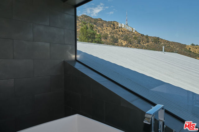 6342 Innsdale Drive, Los Angeles CA: https://media.crmls.org/mediaz/fe316834-528e-4134-96a5-4760ed273b43.jpg