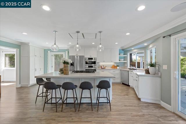 9461 Thunderbird Pl, San Ramon CA: https://media.crmls.org/mediaz/fe317274-f08b-4c76-b3ad-3e1e96e0d7b9.jpg
