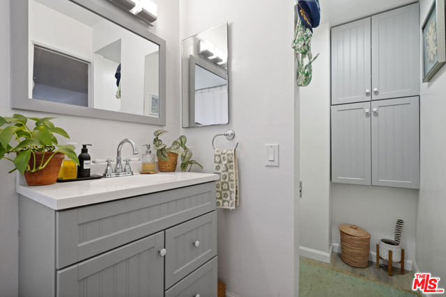 6472 Cavalleri Road, Malibu CA: https://media.crmls.org/mediaz/fe3227d8-7608-4a39-8c6c-4868a74ba34b.jpg