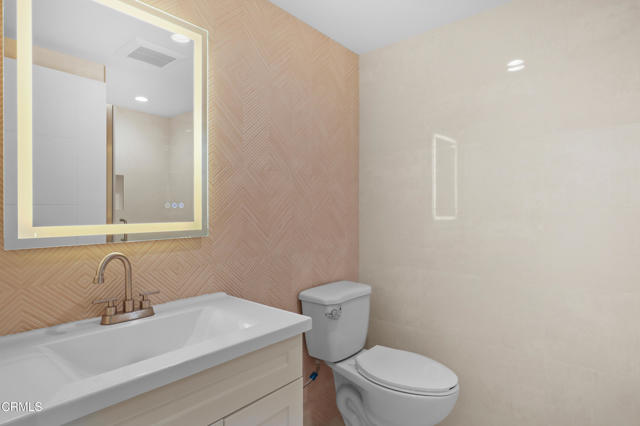 Detail Gallery Image 11 of 19 For 112 N Kenneth Rd #101,  Burbank,  CA 91501 - 2 Beds | 2 Baths