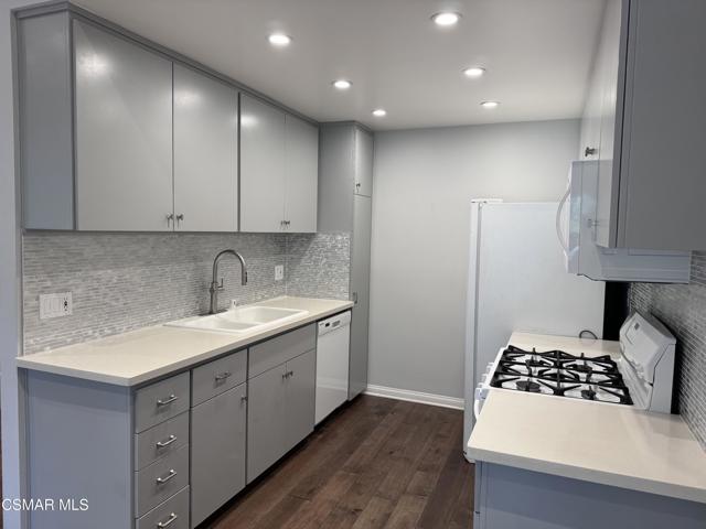 1373 Ramona Drive, Newbury Park CA: https://media.crmls.org/mediaz/fe33df32-39ce-45c8-85d9-5e176716f846.jpg