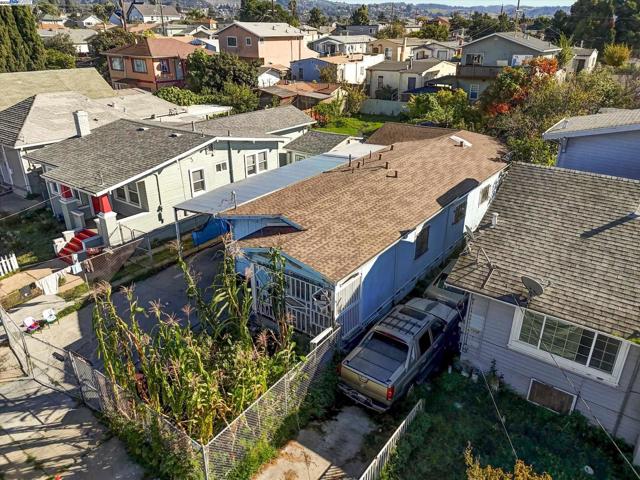 1506 52nd Ave, Oakland CA: https://media.crmls.org/mediaz/fe346a0c-4fa5-498e-8129-0d091f6771e0.jpg
