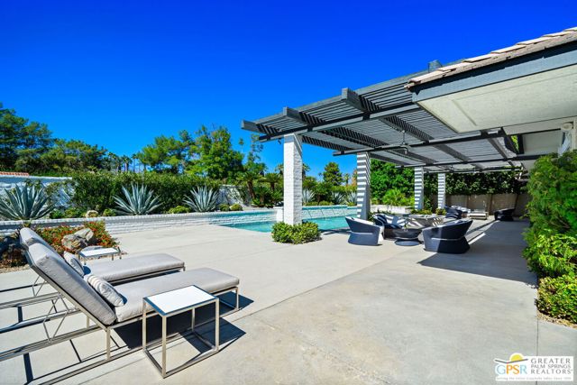 30 Mayfair Drive, Rancho Mirage CA: https://media.crmls.org/mediaz/fe34b74c-e22f-4617-be91-ce6ac8b2d52e.jpg