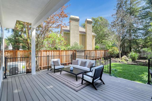 546 9th Avenue, Menlo Park CA: https://media.crmls.org/mediaz/fe34dac4-cfc4-40c4-9c11-71545b758796.jpg