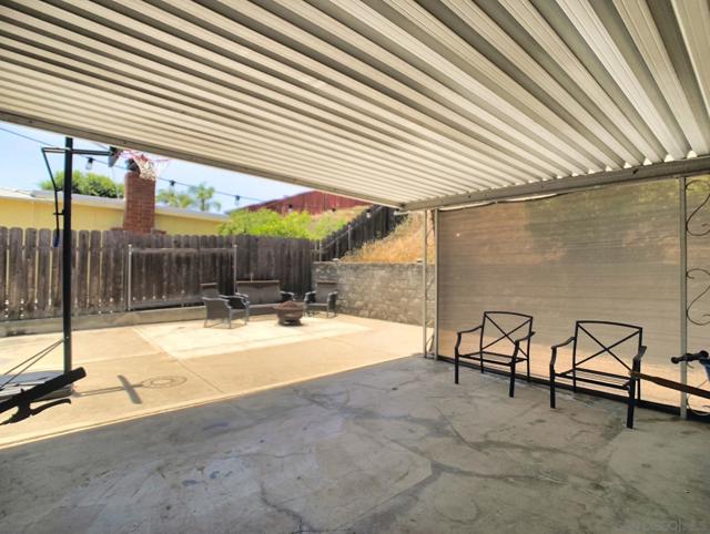 8644 Via Del Luz, El Cajon CA: https://media.crmls.org/mediaz/fe358546-65aa-41a2-8d70-60a5da4a1b67.jpg