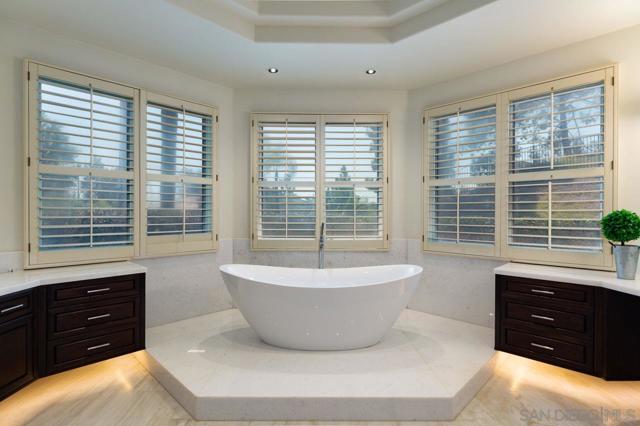 13388 Highlands Ranch Rd, Poway CA: https://media.crmls.org/mediaz/fe35b206-d132-4b27-ba12-496e9586fe0f.jpg