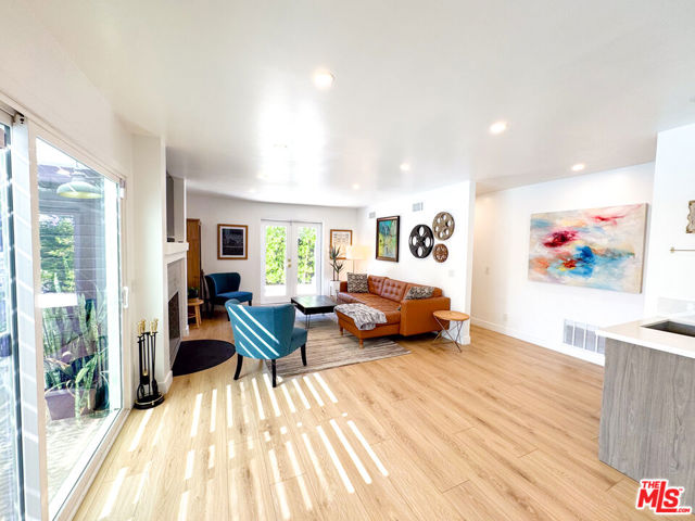 4327 Cezanne Avenue, Woodland Hills CA: https://media.crmls.org/mediaz/fe362b6d-e234-4b00-adb1-bb9fb948b547.jpg