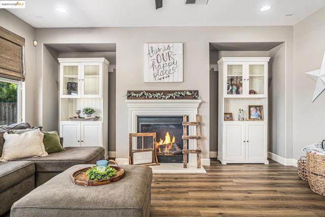 583 Sawgrass Way, Oakley CA: https://media.crmls.org/mediaz/fe364f39-f529-4ae7-ac76-6a49eafe2bac.jpg