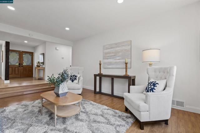 109 Baldwin Dr, Danville CA: https://media.crmls.org/mediaz/fe374ac3-e890-4cf7-bff6-c9ca9ded5aa0.jpg