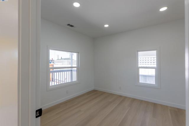 1276 64Th Ave, Oakland CA: https://media.crmls.org/mediaz/fe376aa9-7e42-4ed6-875b-5b5f18063f80.jpg