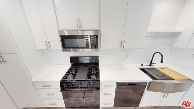 2811 W 46th, Los Angeles CA: https://media.crmls.org/mediaz/fe37cf14-00fa-4860-a581-77c1b560c5e2.jpg