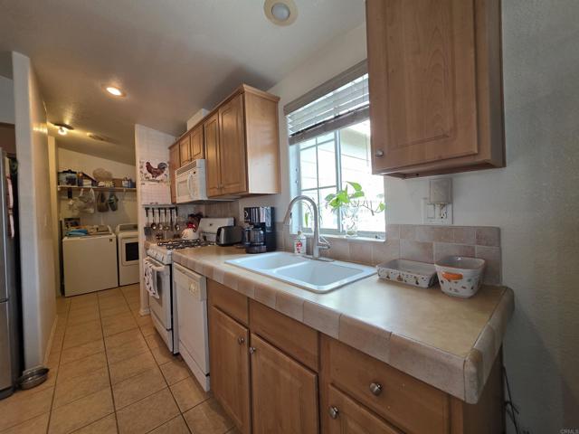 Detail Gallery Image 11 of 31 For 450 E Bradley Ave Spc 144,  El Cajon,  CA 92021 - 2 Beds | 2 Baths