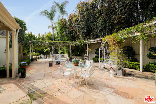 601 Woodruff Avenue, Los Angeles CA: https://media.crmls.org/mediaz/fe37ecb6-b90e-43e5-bf9f-ed260d3cd9ec.jpg
