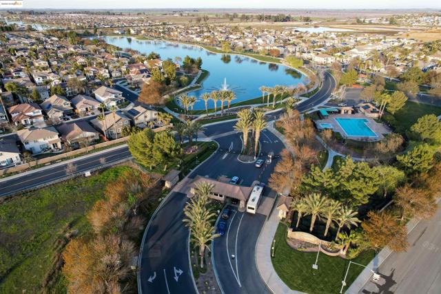 3438 Keystone Loop, Discovery Bay CA: https://media.crmls.org/mediaz/fe3801ce-2710-4e13-8aed-756f6581c293.jpg