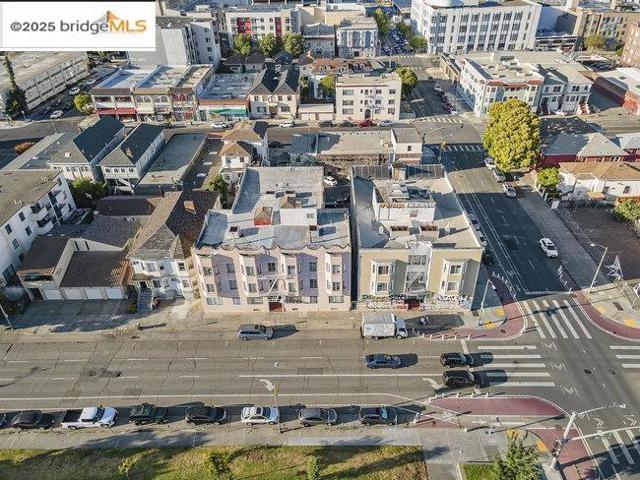 160 9Th St, Oakland CA: https://media.crmls.org/mediaz/fe380ab2-0c0f-4f1b-83ab-4d4e6b4427f8.jpg