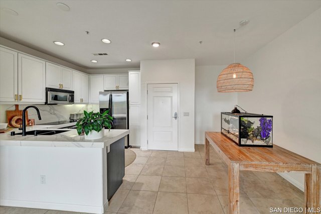 3877 Pell PL, San Diego CA: https://media.crmls.org/mediaz/fe389354-4c3c-4364-8be3-6e20801ab5db.jpg