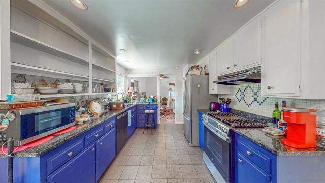 2701 Harriet St, Oceanside CA: https://media.crmls.org/mediaz/fe38a34d-a366-41aa-ad82-07595defd074.jpg