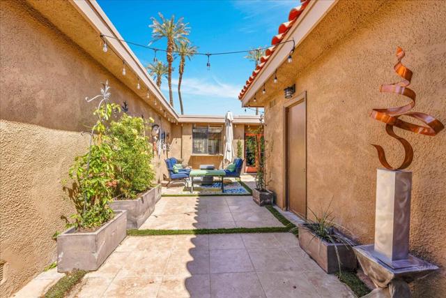 43 Sunrise Drive, Rancho Mirage CA: https://media.crmls.org/mediaz/fe38e56f-0320-4d56-8365-fdb4e8c65353.jpg