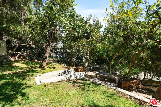 2165 Valentine Street, Los Angeles CA: https://media.crmls.org/mediaz/fe3900f2-01d6-4b91-93b4-e6ca7269e8c2.jpg