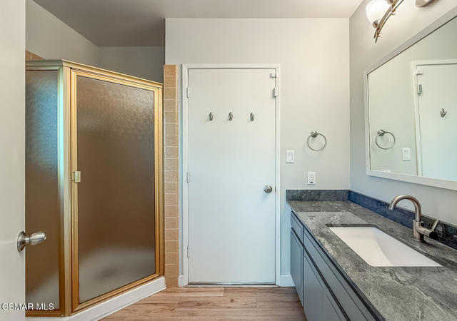 1251 Buckingham Drive, Thousand Oaks CA: https://media.crmls.org/mediaz/fe39496a-80b7-4376-97ea-af25208696d4.jpg
