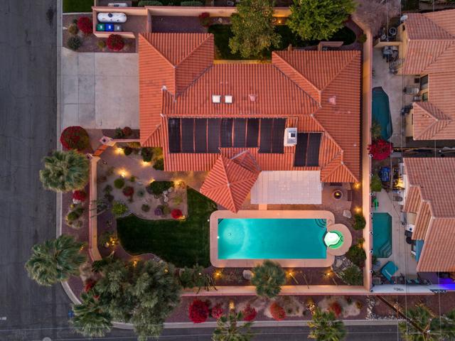 53720 Avenida Carranza, La Quinta CA: https://media.crmls.org/mediaz/fe399f16-a13b-476c-876d-c2bd851cf72d.jpg