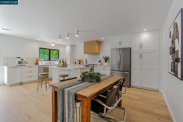 503 Vine Hill Way, Martinez CA: https://media.crmls.org/mediaz/fe39e491-5705-4b75-ad37-7577dc9ba81f.jpg