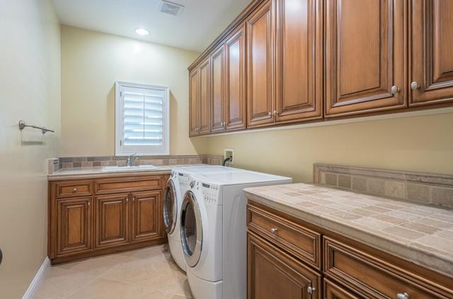 407 Mirador Court, Monterey CA: https://media.crmls.org/mediaz/fe3a073f-8e79-4085-92d7-31d23b352997.jpg