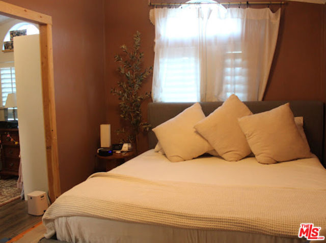 25000 Hawkbryn Avenue, Newhall CA: https://media.crmls.org/mediaz/fe3a3e9e-eef5-4b12-ae57-76d80fe17fd4.jpg