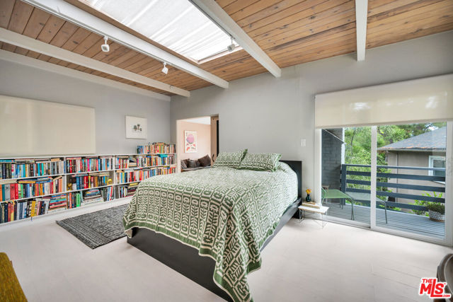 380 Tamarac Drive, Pasadena CA: https://media.crmls.org/mediaz/fe3a6e35-7bc7-43a5-ae7a-1c7168b9f7ea.jpg