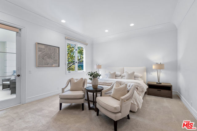 10116 Empyrean Way, Los Angeles CA: https://media.crmls.org/mediaz/fe3a8fd3-8613-4e74-81cf-9f95fa3d88d0.jpg