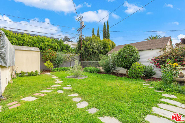 614 S Orange Drive, Los Angeles CA: https://media.crmls.org/mediaz/fe3a941c-b74a-4d66-b7f5-e800aef0e0e9.jpg