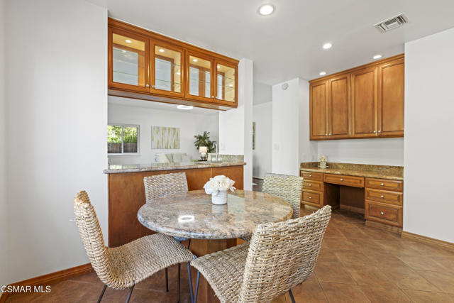 287 Golden Fern Court, Simi Valley CA: https://media.crmls.org/mediaz/fe3ae0bf-195b-4e89-aef6-6b017cb86294.jpg