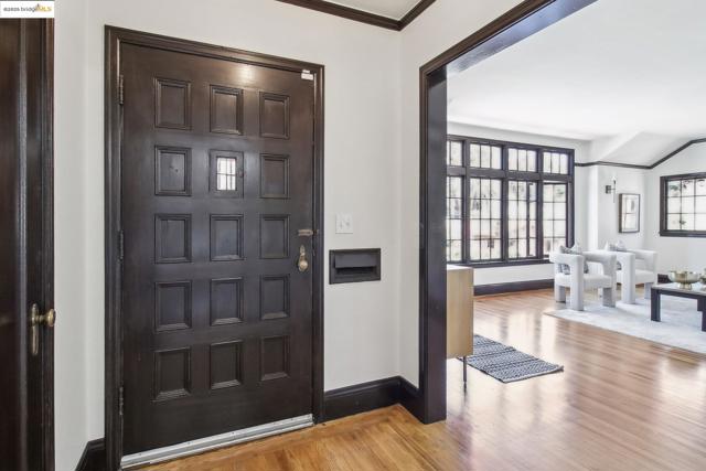 2900 Sheffield Ave, Oakland CA: https://media.crmls.org/mediaz/fe3b3da7-99d6-4316-98e9-03f6e5d32256.jpg