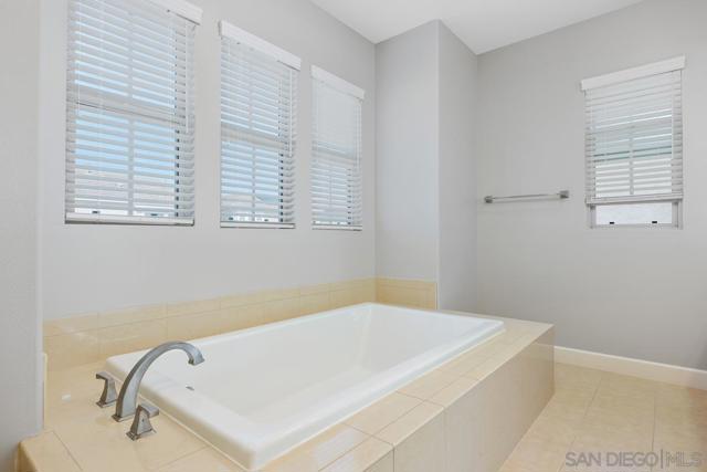 13563 Chamise Vista, San Diego CA: https://media.crmls.org/mediaz/fe3b3fe9-6043-438d-8afb-174642cf6ff5.jpg