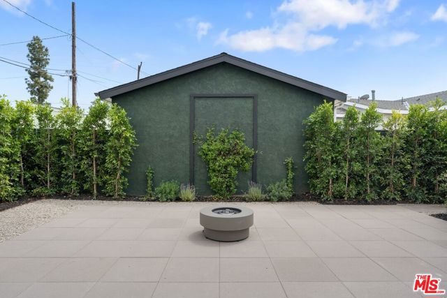 4718 Gaviota Avenue, Long Beach CA: https://media.crmls.org/mediaz/fe3b815d-27ef-4a71-8c5b-3e399f2bf112.jpg