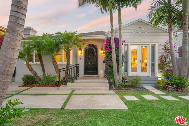 1116 Stanford Street, Santa Monica CA: https://media.crmls.org/mediaz/fe3b8f8d-4887-40e8-866f-f5007f256018.jpg