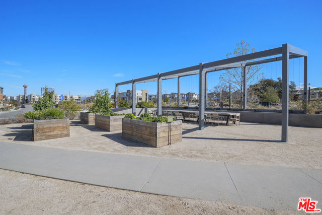 27717 Knoll View Place, Valencia CA: https://media.crmls.org/mediaz/fe3be0ff-f8fb-4f6c-b803-5b302f53c742.jpg
