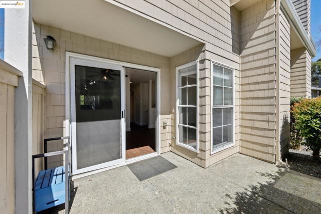 204 Pebblecreek Ct, Martinez CA: https://media.crmls.org/mediaz/fe3c099a-d11a-4445-9729-cdd56d142f46.jpg