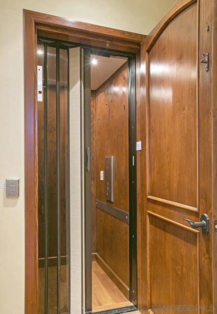 1150 Pine St, Coronado CA: https://media.crmls.org/mediaz/fe3c2216-fe8b-4075-a938-79e92cb12e46.jpg