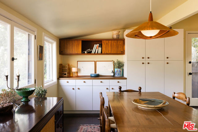 1452 Westerly Terrace, Los Angeles CA: https://media.crmls.org/mediaz/fe3ceea6-44da-4567-81c5-be4d0e94c4ad.jpg