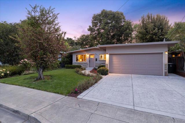 907 Christopher Way, Menlo Park CA: https://media.crmls.org/mediaz/fe3e7de7-cc29-4566-a4bd-a175a8640f12.jpg