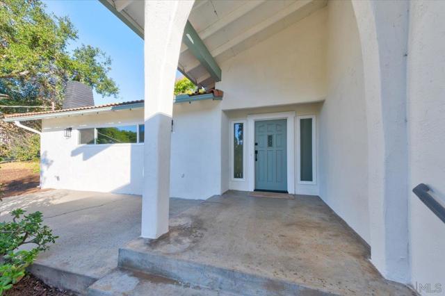 1756 Alhudson Dr, Escondido CA: https://media.crmls.org/mediaz/fe3e9205-a1d4-42e9-bac3-c035c0d56331.jpg
