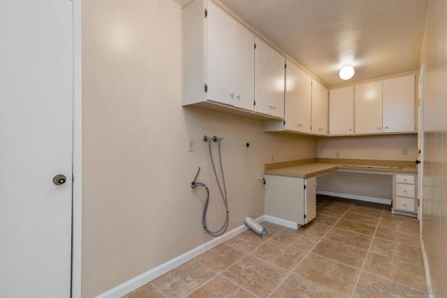 12847 Abra Pl, San Diego CA: https://media.crmls.org/mediaz/fe3effe4-0413-47c6-a057-4abda0490f6e.jpg