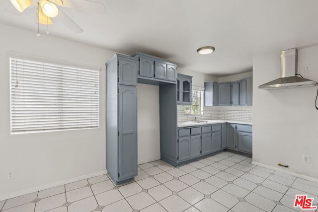 1060 Mcfarland Avenue, Wilmington CA: https://media.crmls.org/mediaz/fe3f28ca-50cd-49fc-87cc-931ebb788b35.jpg